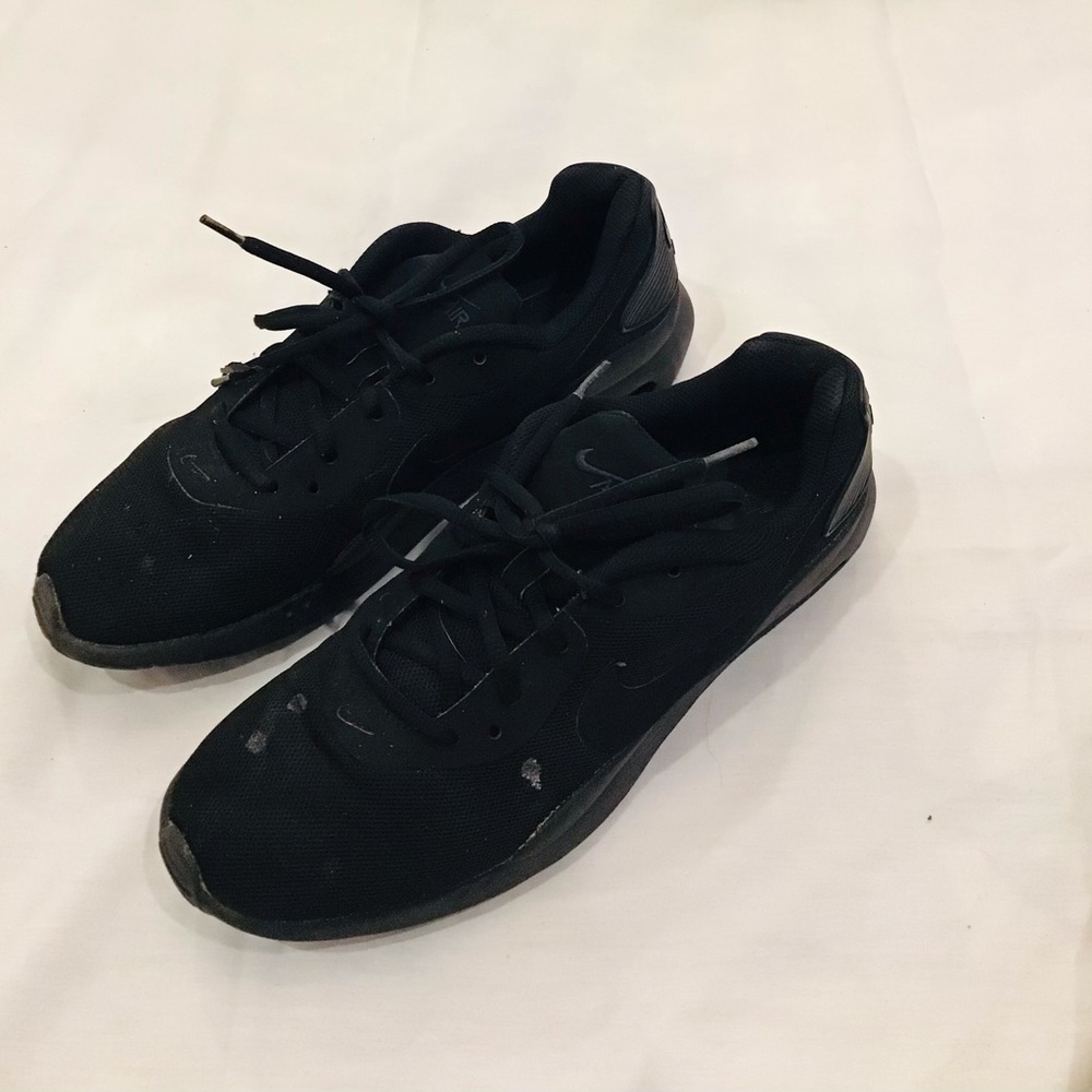 Nike Men's Black Low-Top Mesh Running Sneakers